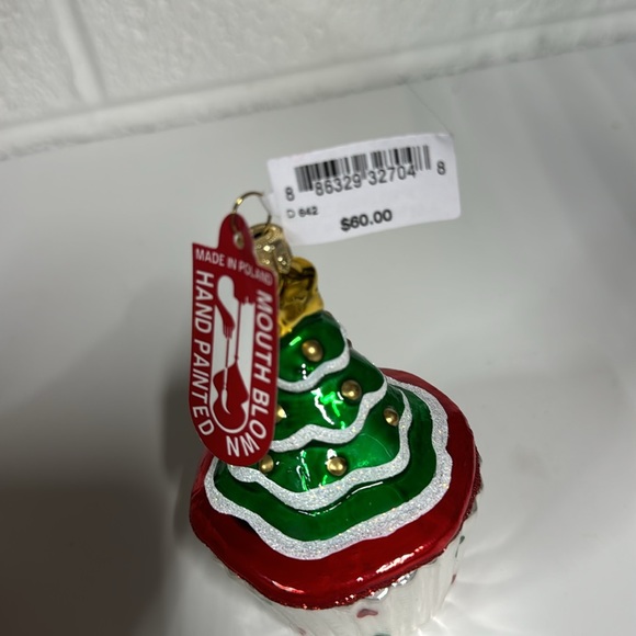 *NEW* BLOOMINGDALES HAND BLOWN GLASS CUPCAKE ORNAMENT - Picture 6 of 6